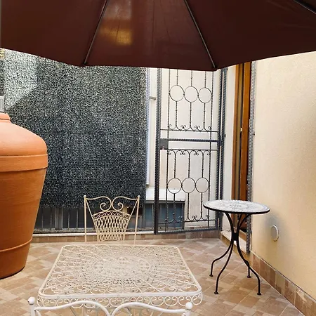 Flores Apartment *